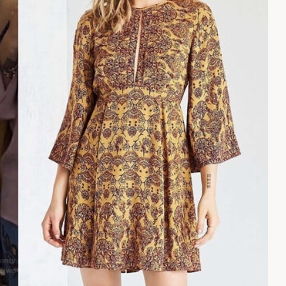 Urban Outfitters Ecote Tyler Split-Neck Bell-Sleeve Mini Dress Size XS